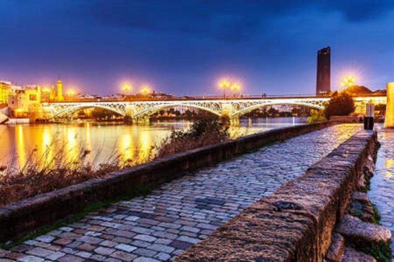 Atico Aire De Triana Appartement Sevilla Buitenkant foto