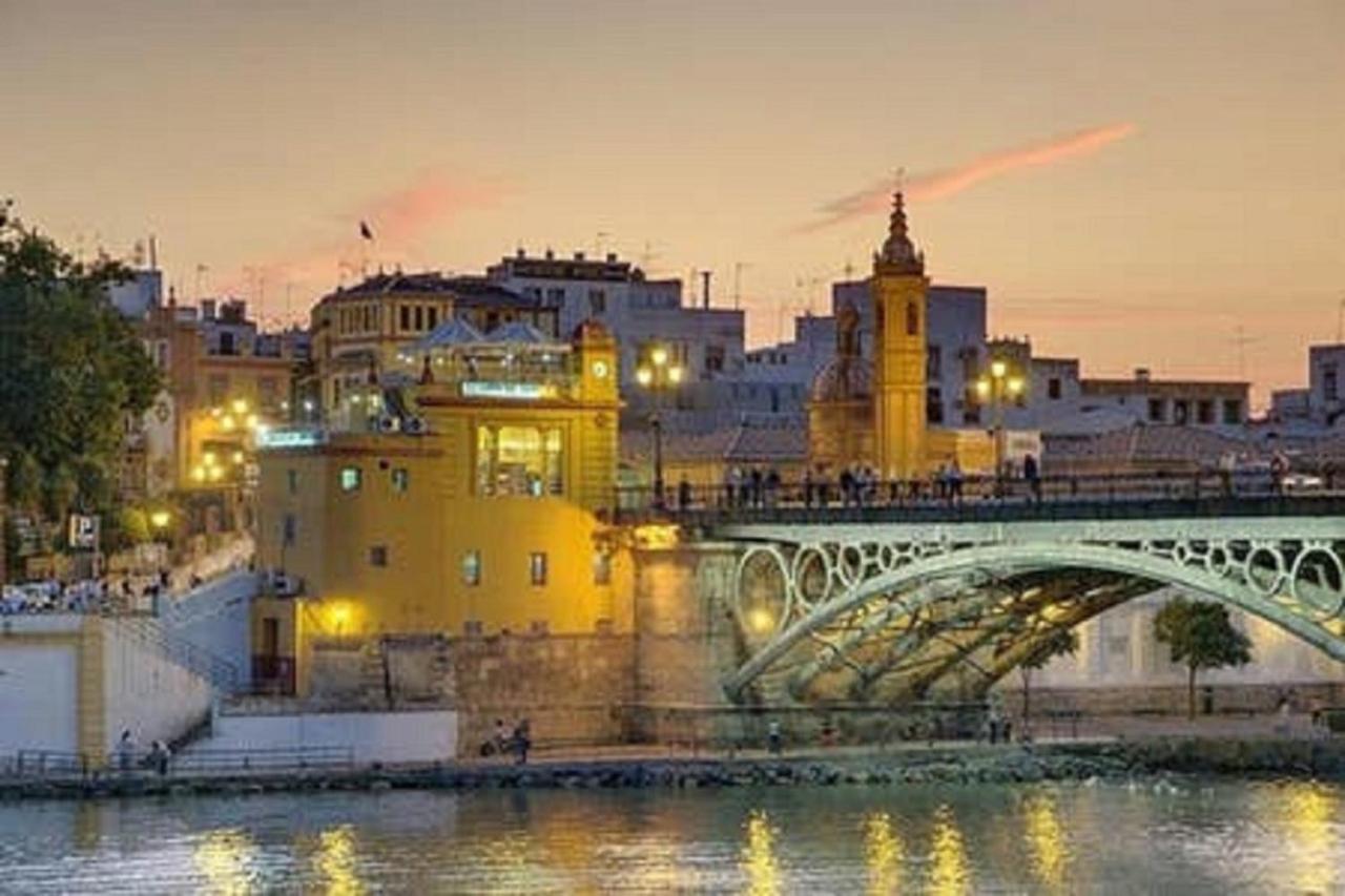 Atico Aire De Triana Appartement Sevilla Buitenkant foto